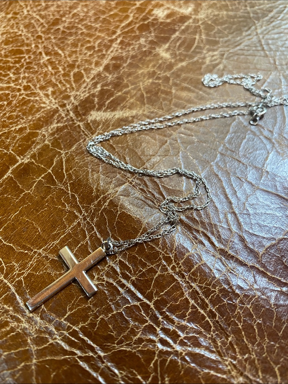 925 Sterling Silver cross necklace on 16” chain - Picture 4 of 7